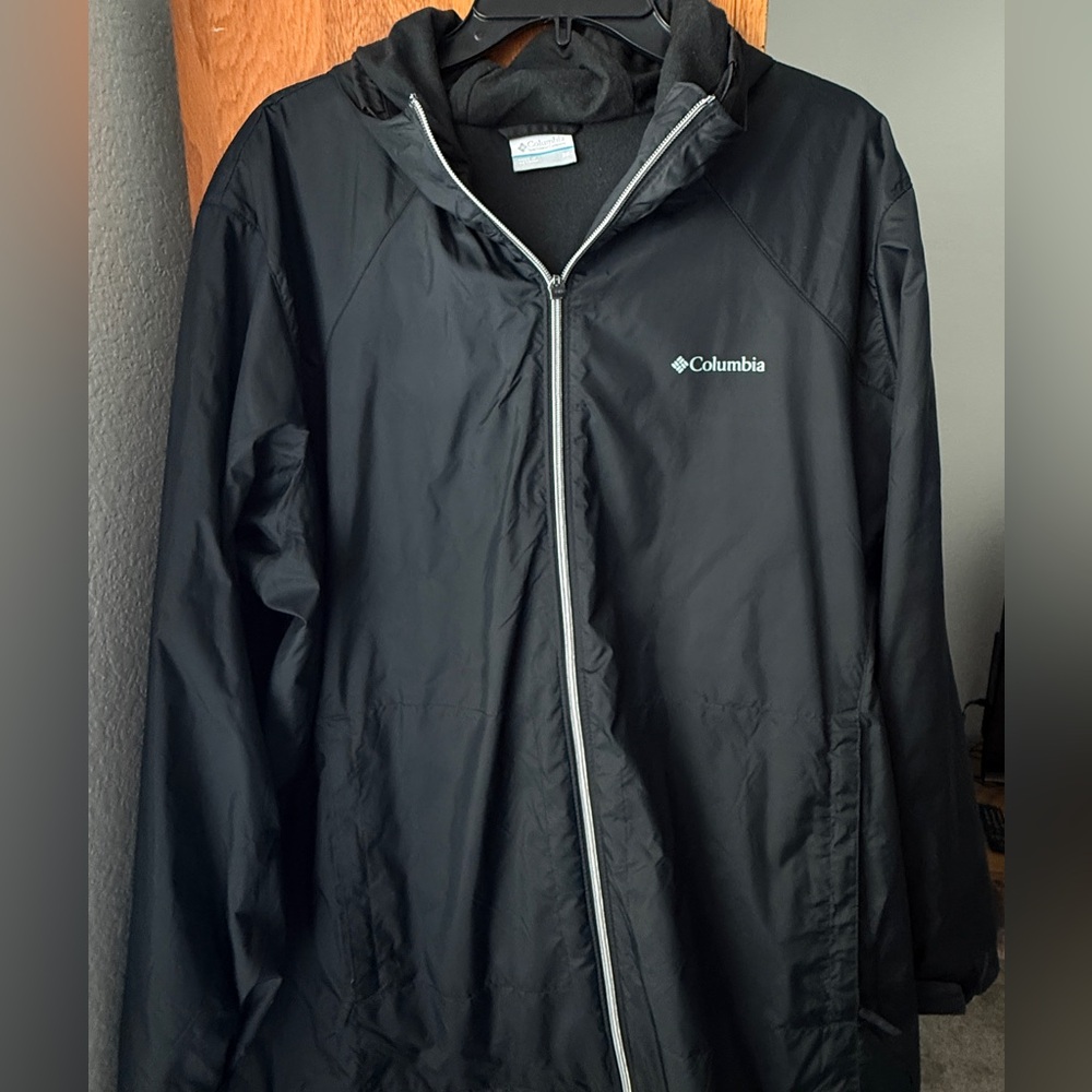 Zip up Columbia rain coat